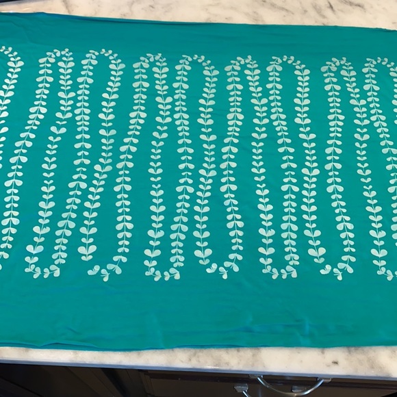 Infinity scarf/ white vines on teal - Picture 4 of 5
